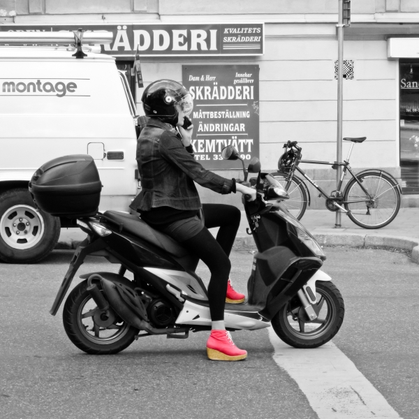 mopedist-pa-upplandsgatan